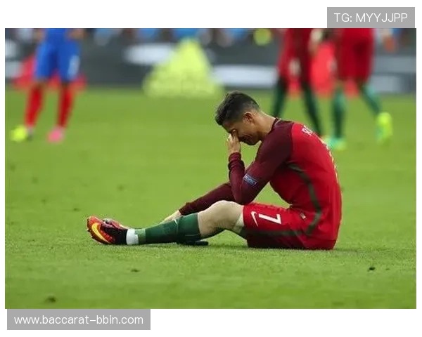 C罗因伤被换下 伊斯科特意上前致意展现友情与尊重 C罗因伤被换下 伊斯科特意上前致意展现友情与尊重